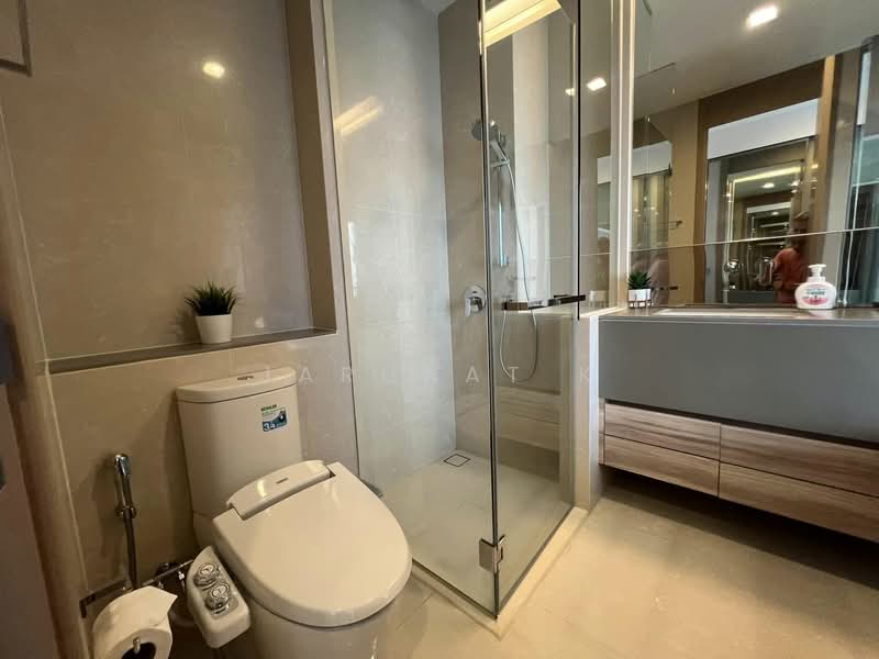 The Esse Asoke, Bangkok, 333 Soi Sukhumvit 21, Sukhumvit Road, Khlongtoei Nua, Watthana, Bangkok, 1 Bedroom, 45 sqm, Condo For Rent, by Jarunat K, 500157198 - DDproperty.com