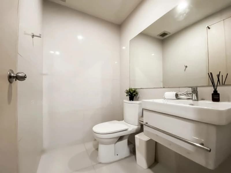 Life Asoke, Bangkok, Asoke-Dindang Road, Bang Kapi, Huai Khwang, Bangkok, 2 Bedrooms, 60 sqm, Condo For Rent, by Chomratkamol Soontorntarawong (Gor), 500157217 - DDproperty.com