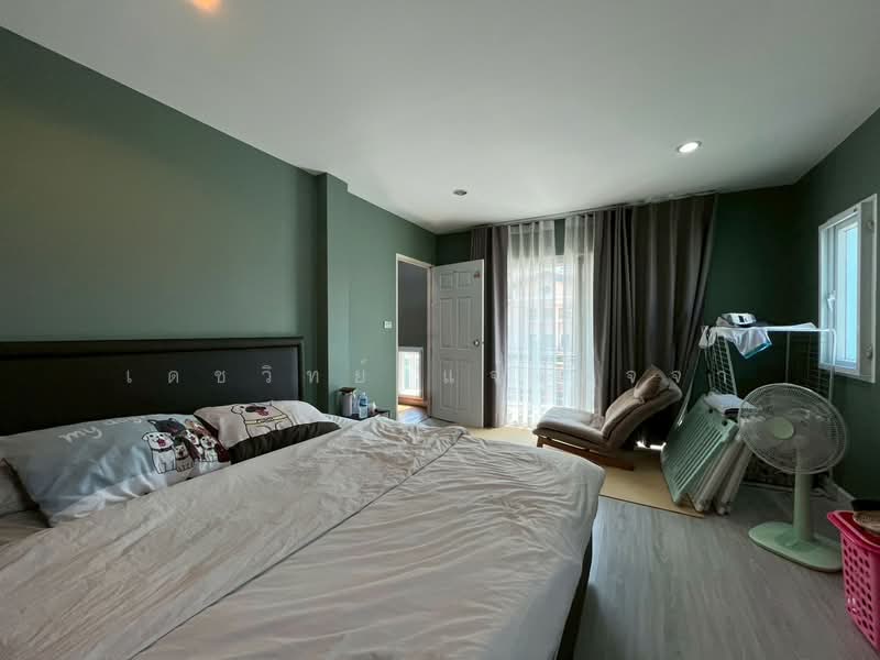 Crystal Ville, Bangkok, Pradit Manutham, Lat Phrao, Lat Phrao, Bangkok, 3 Bedrooms, 200 sqm, Semi-Detached House (Twin House) For Sale, by เดชวิทย์ แจ้งสัจจา, 500157380 - DDproperty.com