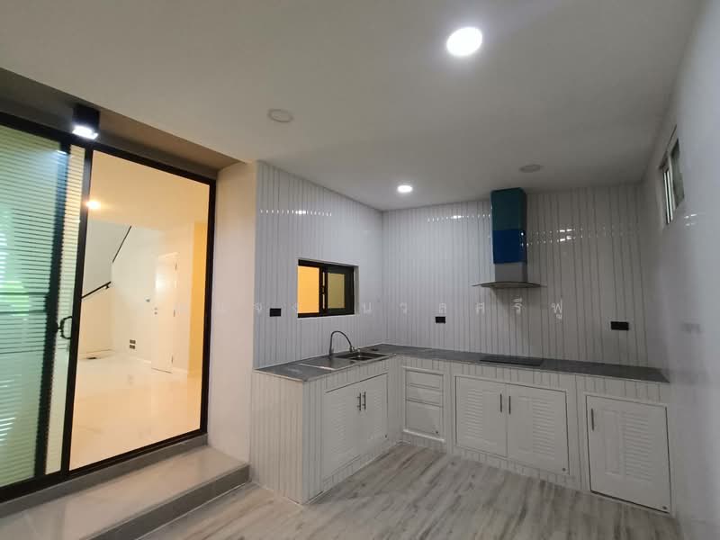 Baan Klang Muang Ratchayothin, Bangkok, 464 Phahonyothin Alley, Sena Nikhom, Chatuchak, Bangkok, 3 Bedrooms, 280 sqm, Townhouse For Rent, by คุณแจง นวลศรีฟู, 500157401 - DDproperty.com