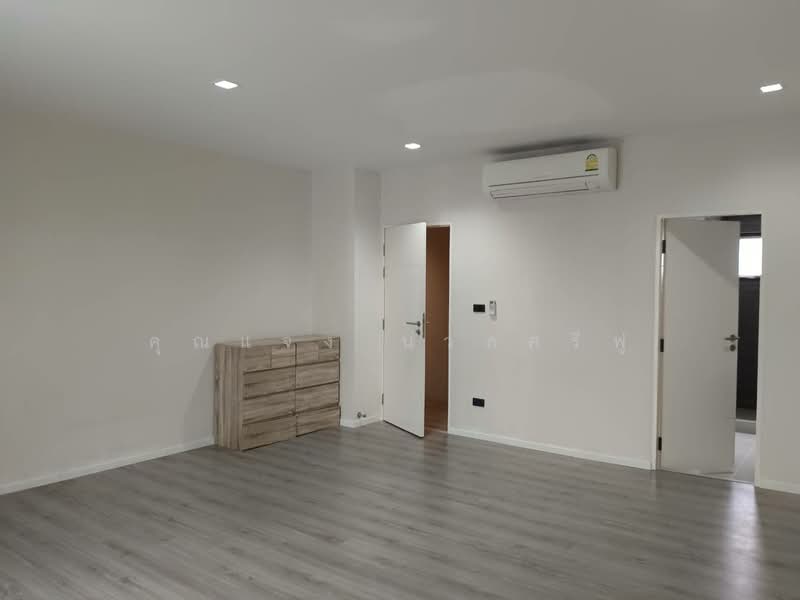 Baan Klang Muang Ratchayothin, Bangkok, 464 Phahonyothin Alley, Sena Nikhom, Chatuchak, Bangkok, 3 Bedrooms, 280 sqm, Townhouse For Rent, by คุณแจง นวลศรีฟู, 500157401 - DDproperty.com