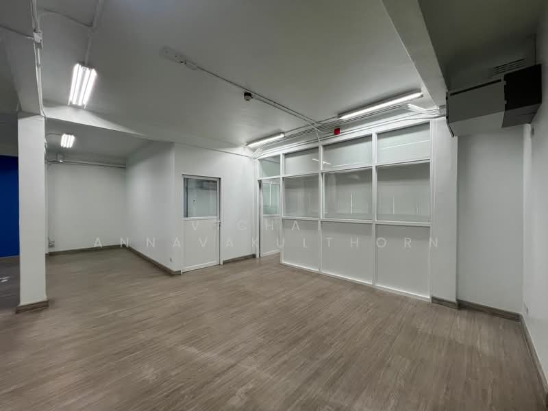 Showroom for RENT in New Phetchaburi, Bangkok, Suan Luang, Suan Luang, Bangkok, , 2,800 sqm, Retail Space For Rent, by Vichai  Annavakulthorn, 500157436 - DDproperty.com