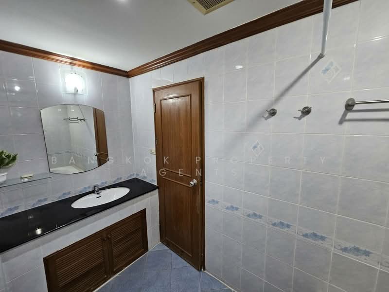 Top View Tower, Bangkok, Soi Sukhumvit 59, Khlong Tan Nua, Watthana, Bangkok, 3 Bedrooms, 100 sqm, Condo For Rent, by BANGKOK PROPERTY AGENTS, 500157461 - DDproperty.com