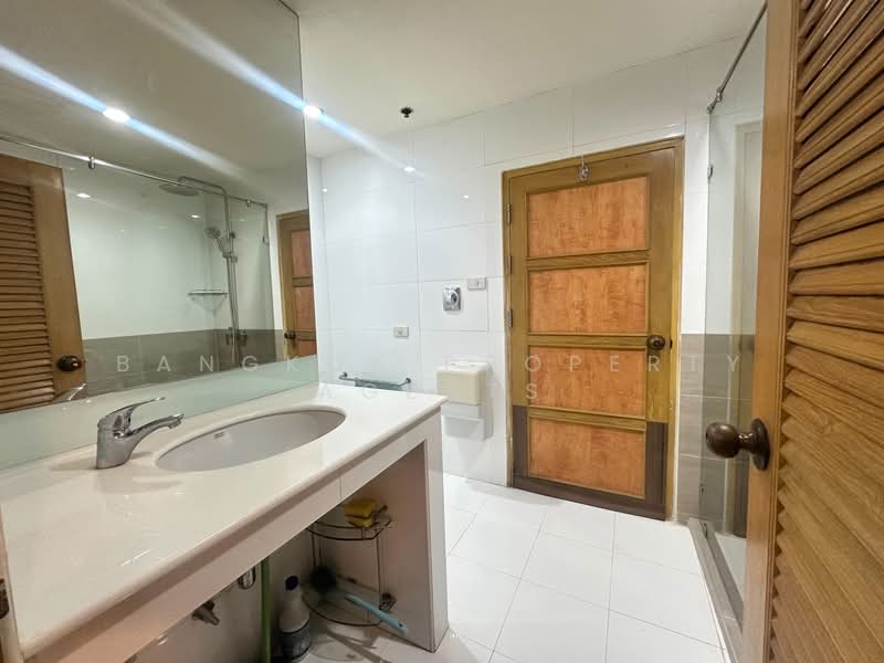 Crystal Garden, Bangkok, 217 Sukhumvit 4 Alley, Khlong Toei, Khlong Toei, Bangkok, 4 Bedrooms, 220 sqm, Condo For Rent, by BANGKOK PROPERTY AGENTS, 500157479 - DDproperty.com