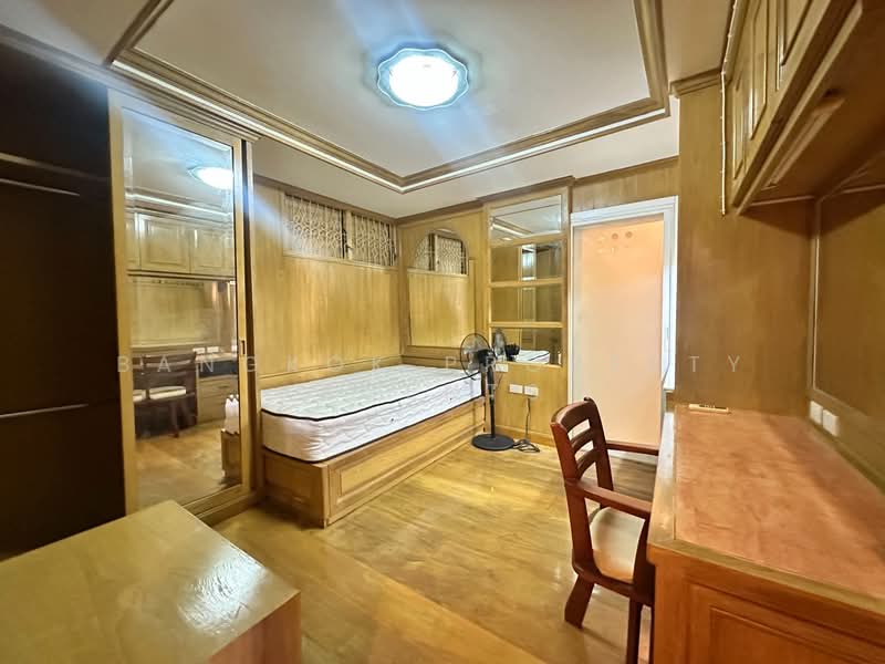 Crystal Garden, Bangkok, 217 Sukhumvit 4 Alley, Khlong Toei, Khlong Toei, Bangkok, 4 Bedrooms, 220 sqm, Condo For Rent, by BANGKOK PROPERTY AGENTS, 500157479 - DDproperty.com