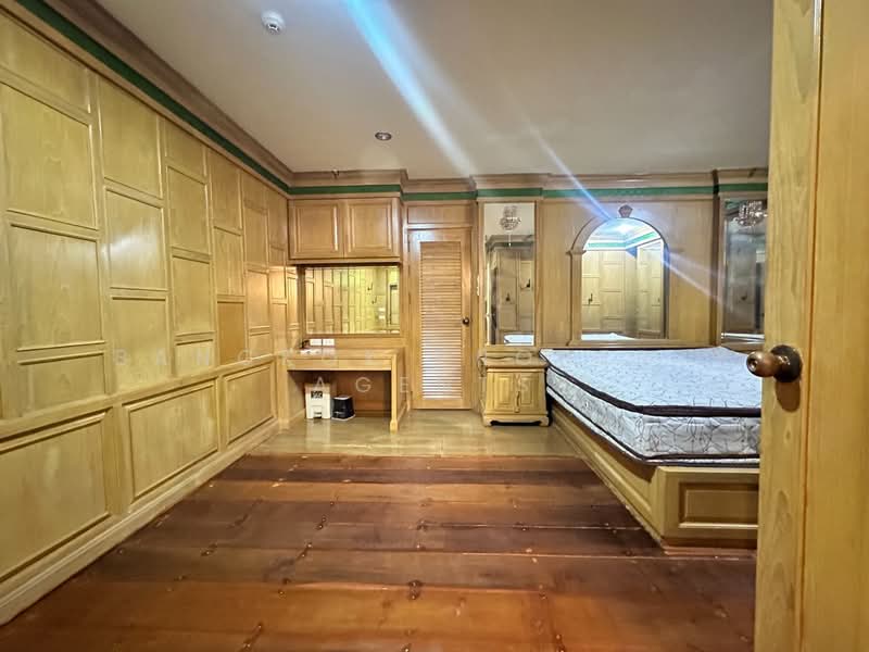 Crystal Garden, Bangkok, 217 Sukhumvit 4 Alley, Khlong Toei, Khlong Toei, Bangkok, 4 Bedrooms, 220 sqm, Condo For Rent, by BANGKOK PROPERTY AGENTS, 500157479 - DDproperty.com