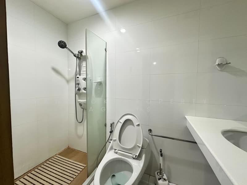 Crystal Garden, Bangkok, 217 Sukhumvit 4 Alley, Khlong Toei, Khlong Toei, Bangkok, 4 Bedrooms, 220 sqm, Condo For Rent, by BANGKOK PROPERTY AGENTS, 500157479 - DDproperty.com