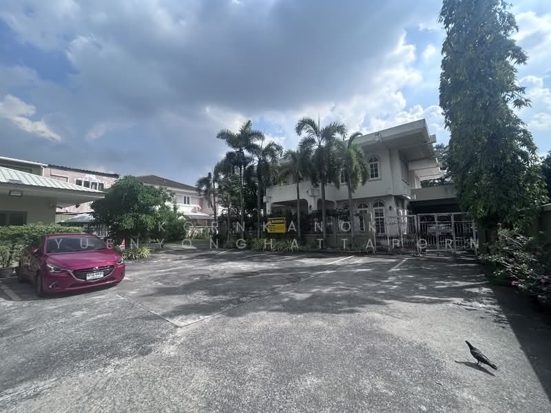 Land + Beauty Clinic Business for sale, 3 Building+ 1 Single house (392 sq.wa) Parking, Bangkok, ถนนเสนานิคม, Sena Nikhom, Chatuchak, Bangkok, , 1,568 sqm, Land For Sale, by Kornkanok Yuenyonghattaporn, 500157499 - DDproperty.com