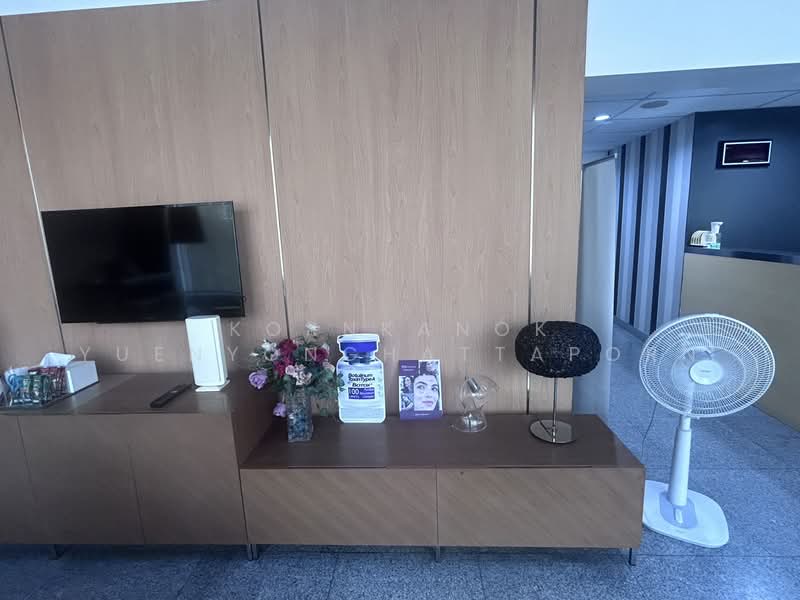 Land + Beauty Clinic Business for sale, 3 Building+ 1 Single house (392 sq.wa) Parking, Bangkok, ถนนเสนานิคม, Sena Nikhom, Chatuchak, Bangkok, , 1,568 sqm, Land For Sale, by Kornkanok Yuenyonghattaporn, 500157499 - DDproperty.com