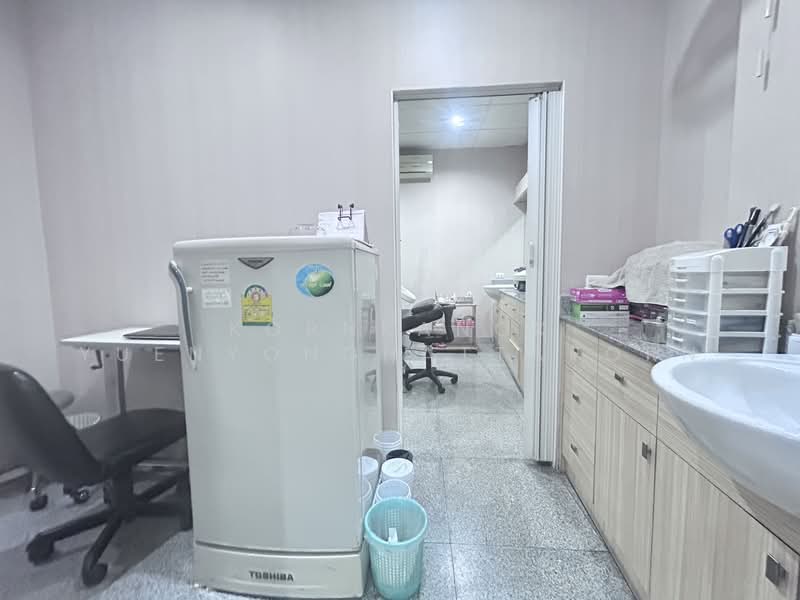 Land + Beauty Clinic Business for sale, 3 Building+ 1 Single house (392 sq.wa) Parking, Bangkok, ถนนเสนานิคม, Sena Nikhom, Chatuchak, Bangkok, , 1,568 sqm, Land For Sale, by Kornkanok Yuenyonghattaporn, 500157499 - DDproperty.com