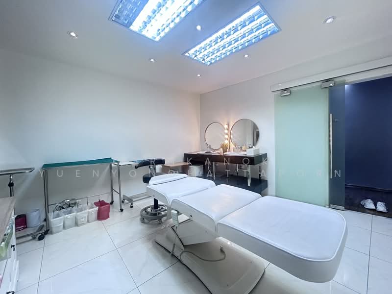 Land + Beauty Clinic Business for sale, 3 Building+ 1 Single house (392 sq.wa) Parking, Bangkok, ถนนเสนานิคม, Sena Nikhom, Chatuchak, Bangkok, , 1,568 sqm, Land For Sale, by Kornkanok Yuenyonghattaporn, 500157499 - DDproperty.com