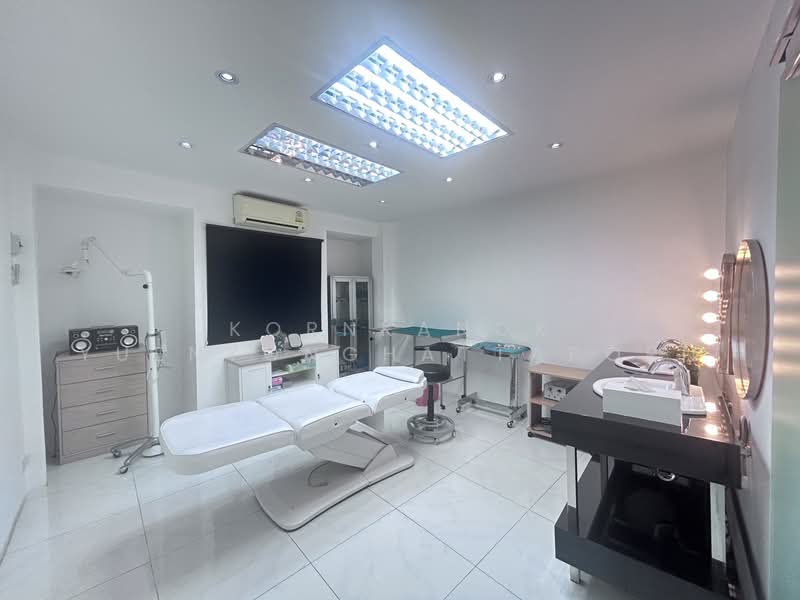 Land + Beauty Clinic Business for sale, 3 Building+ 1 Single house (392 sq.wa) Parking, Bangkok, ถนนเสนานิคม, Sena Nikhom, Chatuchak, Bangkok, , 1,568 sqm, Land For Sale, by Kornkanok Yuenyonghattaporn, 500157499 - DDproperty.com