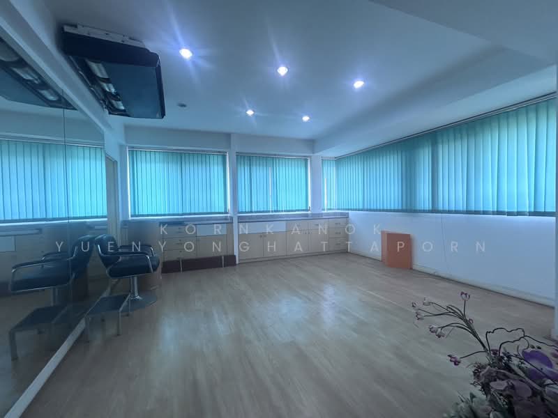 Land + Beauty Clinic Business for sale, 3 Building+ 1 Single house (392 sq.wa) Parking, Bangkok, ถนนเสนานิคม, Sena Nikhom, Chatuchak, Bangkok, , 1,568 sqm, Land For Sale, by Kornkanok Yuenyonghattaporn, 500157499 - DDproperty.com