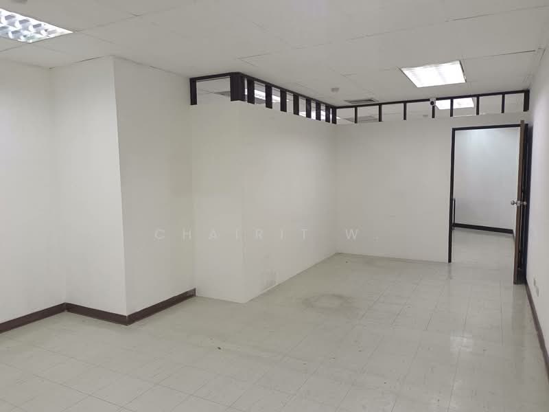 For rent - Office & Showroom at Rama 4 Close to MRT Hua Lamphong, Bangkok, พระราม4, Maha Phrutharam, Bang Rak, Bangkok, , 214 sqm, Office Space For Rent, by Chairit Wong, 500157500 - DDproperty.com