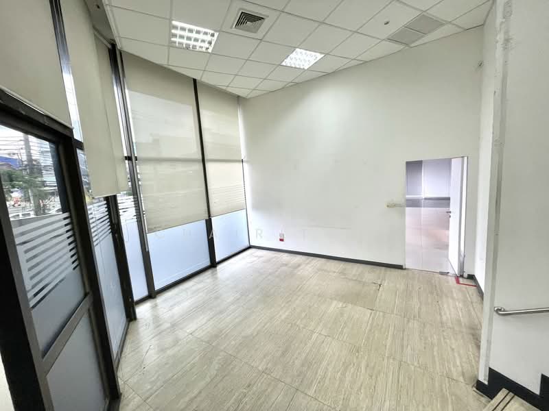 For rent - Office & Showroom at Rama 4 Close to MRT Hua Lamphong, Bangkok, พระราม4, Maha Phrutharam, Bang Rak, Bangkok, , 214 sqm, Office Space For Rent, by Chairit Wong, 500157500 - DDproperty.com