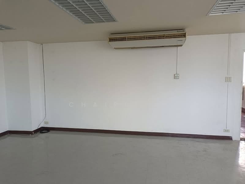 For rent - Office & Showroom at Rama 4 Close to MRT Hua Lamphong, Bangkok, พระราม4, Maha Phrutharam, Bang Rak, Bangkok, , 214 sqm, Office Space For Rent, by Chairit Wong, 500157500 - DDproperty.com