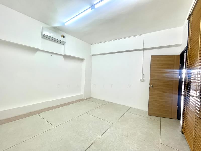 Office for rent MRT Bangkae ( Phet Kasem Road.), Bangkok, เพชรเกษม 62/2, Bang Kae Nua, Bang Khae, Bangkok, , 30 sqm, Office Space For Rent, by Chairit Wong, 500157521 - DDproperty.com