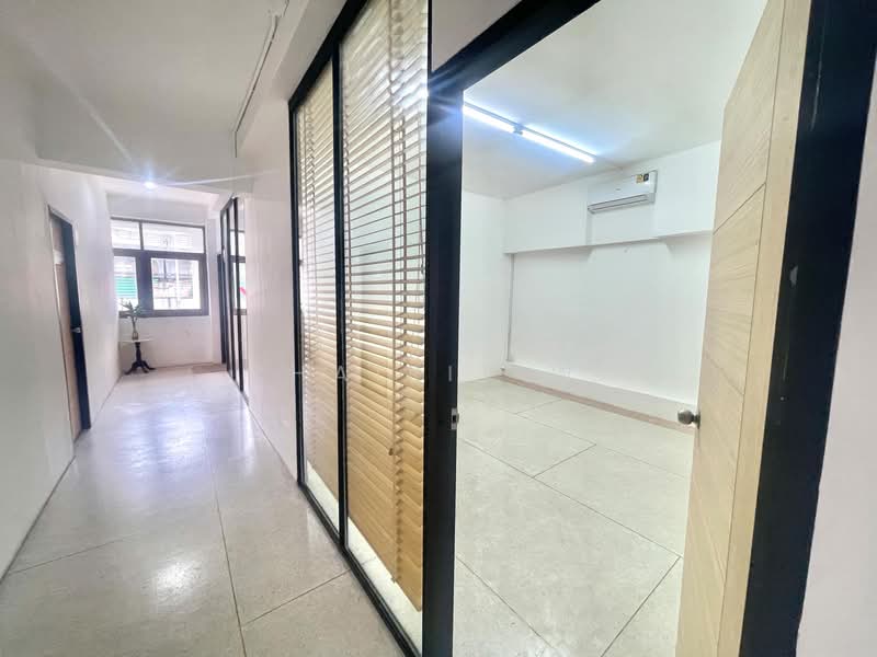 Office for rent MRT Bangkae ( Phet Kasem Road.), Bangkok, เพชรเกษม 62/2, Bang Kae Nua, Bang Khae, Bangkok, , 30 sqm, Office Space For Rent, by Chairit Wong, 500157521 - DDproperty.com