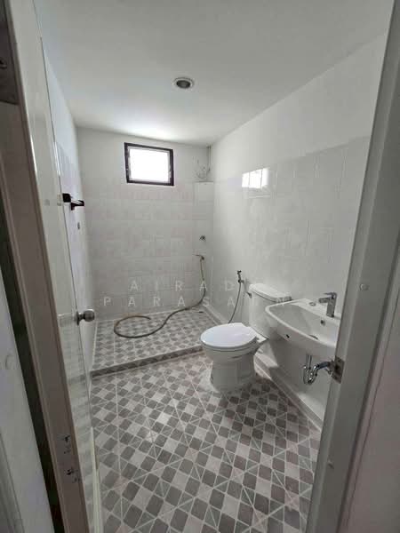 เช่า บ้านแฝด 3 ชั้น ซอยสุขุวิท 65 ใกล้ BTS พระโขนง, Bangkok, Phra Kanong Nua, Watthana, Bangkok, 4 Bedrooms, 80 sqm, Semi-Detached House (Twin House) For Rent, by Airada Parasarn, 500157560 - DDproperty.com