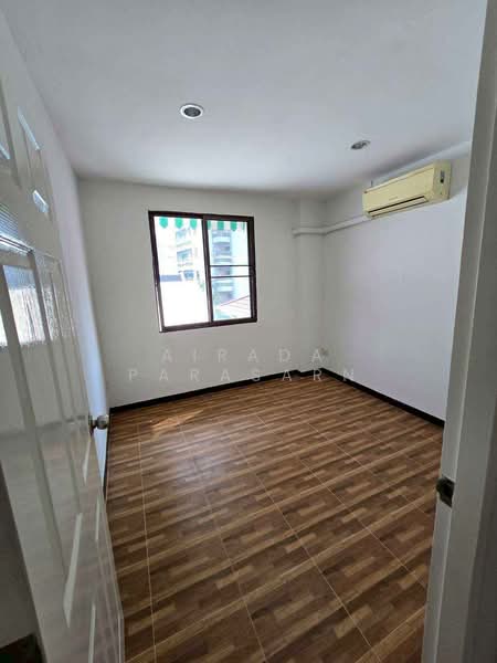 เช่า บ้านแฝด 3 ชั้น ซอยสุขุวิท 65 ใกล้ BTS พระโขนง, Bangkok, Phra Kanong Nua, Watthana, Bangkok, 4 Bedrooms, 80 sqm, Semi-Detached House (Twin House) For Rent, by Airada Parasarn, 500157560 - DDproperty.com