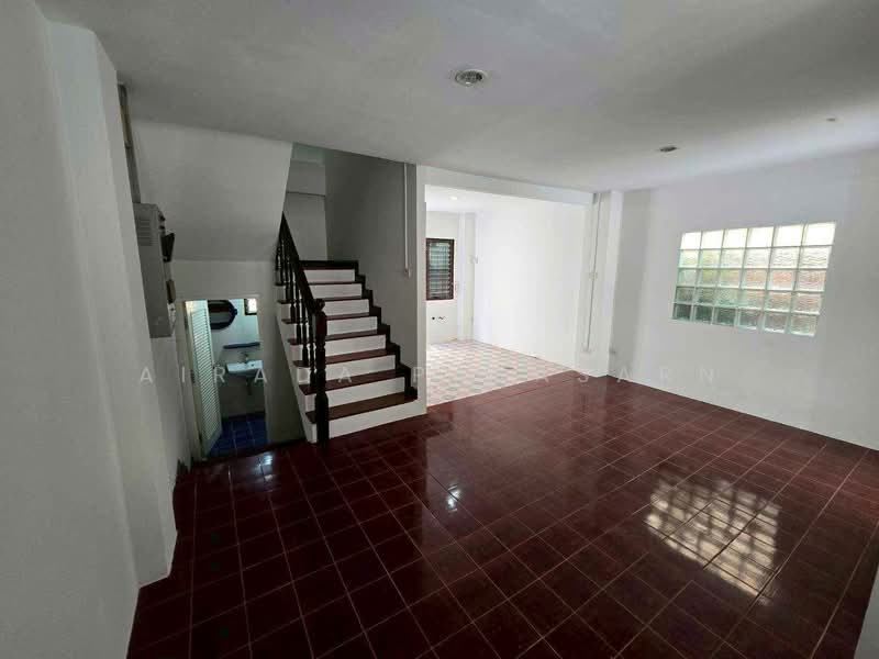 เช่า บ้านแฝด 3 ชั้น ซอยสุขุวิท 65 ใกล้ BTS พระโขนง, Bangkok, Phra Kanong Nua, Watthana, Bangkok, 4 Bedrooms, 80 sqm, Semi-Detached House (Twin House) For Rent, by Airada Parasarn, 500157560 - DDproperty.com