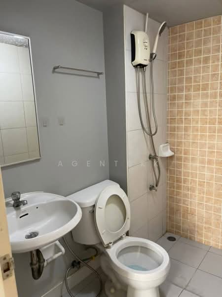 Lumpini Condo Town Romklao-Suvarnabhumi, Bangkok, Rom Klao Road 1, Khlong Sam Prawet, Lat Krabang, Bangkok, 1 Bedroom, 22 sqm, Condo For Rent, by Agentbkk, 500157613 - DDproperty.com