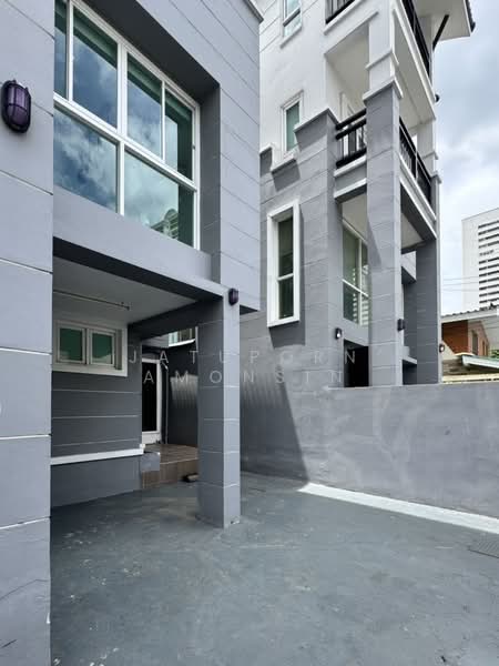 ทาวน์โฮม เอกมัย – ปรีดี พนมยงค์ 31, Bangkok, Khlong Tan Nua, Watthana, Bangkok, 3 Bedrooms, 178 sqm, Townhouse For Rent, by Jatuporn Amonsin, 500157667 - DDproperty.com
