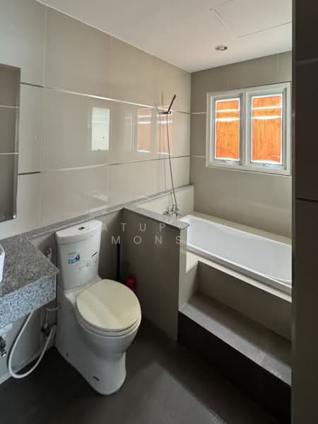 ทาวน์โฮม เอกมัย – ปรีดี พนมยงค์ 31, Bangkok, Khlong Tan Nua, Watthana, Bangkok, 3 Bedrooms, 178 sqm, Townhouse For Rent, by Jatuporn Amonsin, 500157667 - DDproperty.com