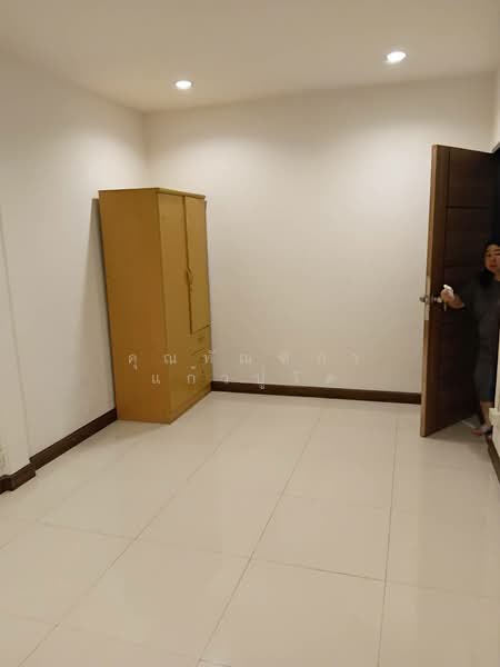 บ้านเช่าถ.วิภาวดี2 ใหล้ม.หอการค้าใกล้สสถานีตำรวจห้วยขวาง, กรุงเทพ, ดินแดง, ดินแดง, กรุงเทพ, 520 ตร.ม., ทาวน์เฮ้าส์ ให้เช่า, โดย คุณทัณฑิกา แก้วปู่วัด, 500157697 - DDproperty.com