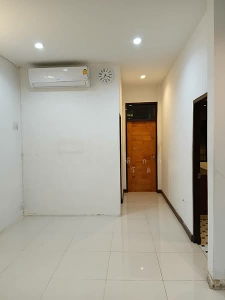 บ้านเช่าถ.วิภาวดี2 ใหล้ม.หอการค้าใกล้สสถานีตำรวจห้วยขวาง, Bangkok, Din Daeng, Din Daeng, Bangkok, 3 Bedrooms, 520 sqm, Townhouse For Rent, by ทัณฑิกา แก้วปู่วัด, 500157697 - DDproperty.com