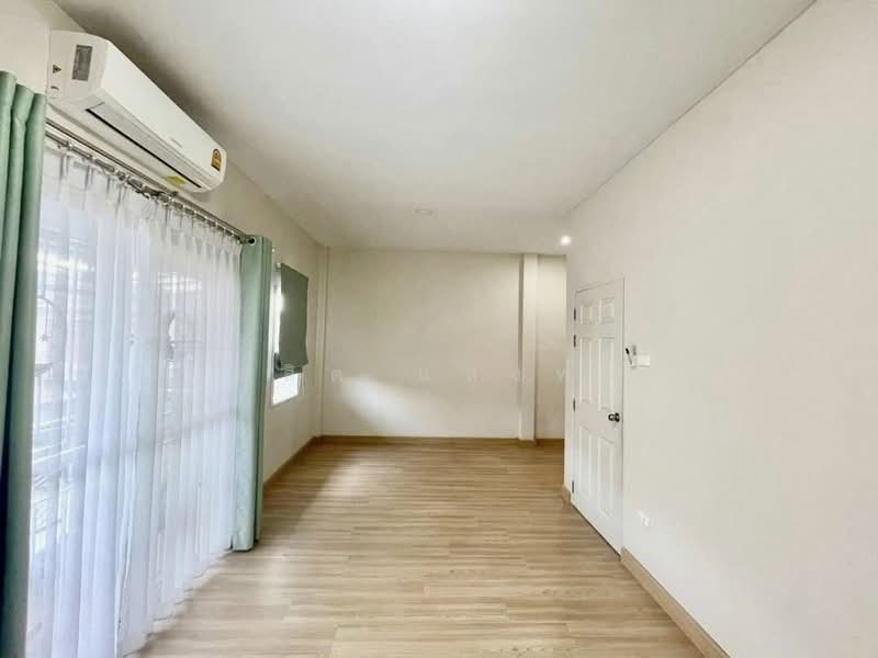 ขายบ้านแฝด ม.มณีรินทร์วิลเลจบางพระ ศรีราชา พร้อมอยู่, ชลบุรี, บางพระ, ศรีราชา, ชลบุรี, 120 ตร.ม., บ้านแฝด ขาย, โดย ดุสิต แสงฟ้า, 500157717 - DDproperty.com