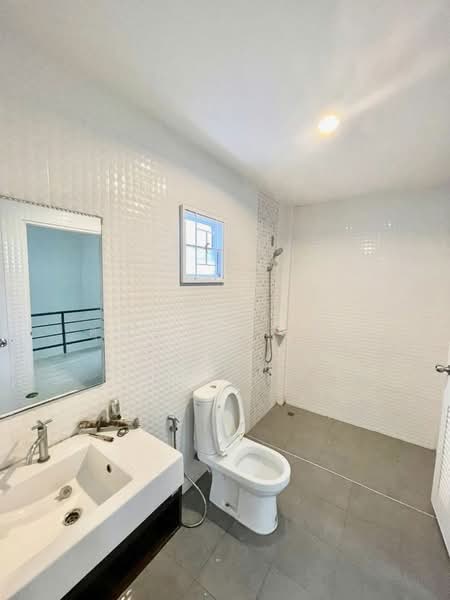 ขายบ้านแฝด ม.มณีรินทร์วิลเลจบางพระ ศรีราชา พร้อมอยู่, ชลบุรี, บางพระ, ศรีราชา, ชลบุรี, 120 ตร.ม., บ้านแฝด ขาย, โดย ดุสิต แสงฟ้า, 500157717 - DDproperty.com