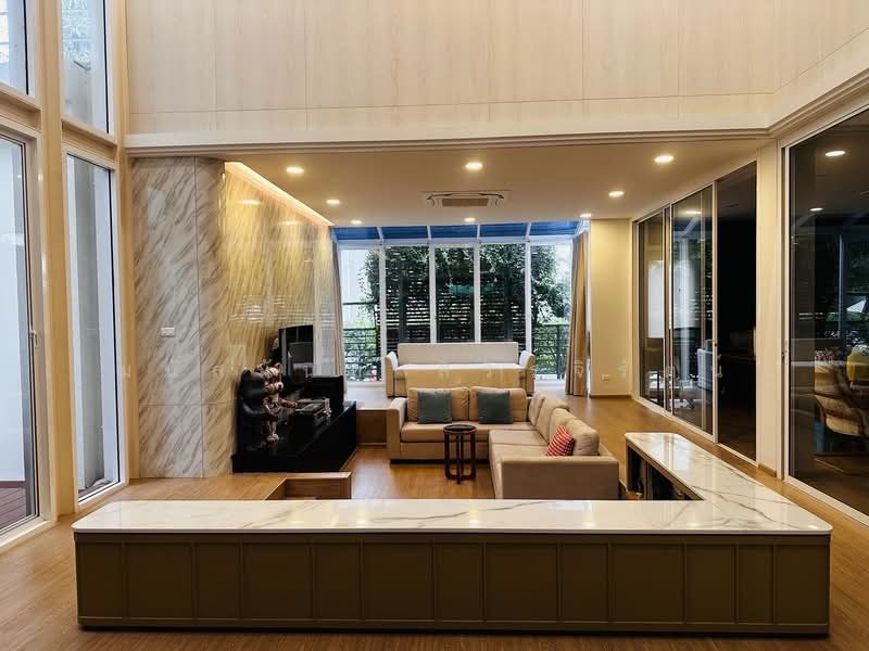 Noble Tara Pattanakarn, Bangkok, 2046 Pattanakarn Road, Suan Luang, Suan Luang, Bangkok, 3 Bedrooms, 328 sqm, Single Detached House For Sale, by มนัสนันท์ สิริรุจิรัตน์, 500157740 - DDproperty.com
