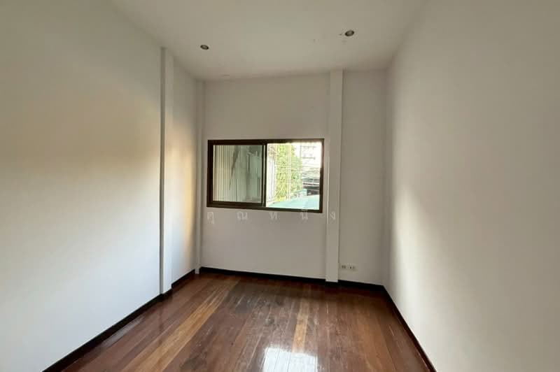 ขาย - ขายทาวน์เฮาส์ 2ชั้น ซอยบางบอน 1/11 รีโนเวทใหม่ 27 ตร.วา, กรุงเทพ