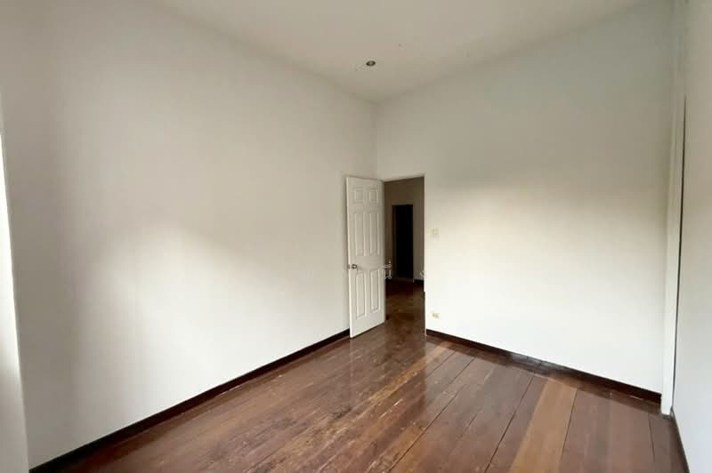 ขาย - ขายทาวน์เฮาส์ 2ชั้น ซอยบางบอน 1/11 รีโนเวทใหม่ 27 ตร.วา, กรุงเทพ