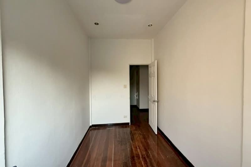 ขาย - ขายทาวน์เฮาส์ 2ชั้น ซอยบางบอน 1/11 รีโนเวทใหม่ 27 ตร.วา, กรุงเทพ