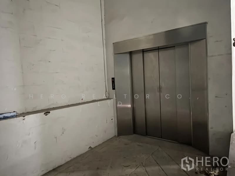 ให้เช่าโรงงานพร้อมโกดังและสำนักงาน 3 ชั้น นิคมอุตสาหกรรมลาดกระบัง กรุงเทพ hre00238, กรุงเทพ, ลำปลาทิว, ลาดกระบัง, กรุงเทพ, 7,668 ตร.ม., โกดัง-โรงงาน ให้เช่า, โดย Hero Realtor Co., Ltd., 500157753 - DDproperty.com