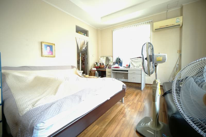 Baan Preecha Rama 2 Ratpattana, Bangkok, Saphan Sung, Saphan Sung, Bangkok, 4 Bedrooms, 291 sqm, Single Detached House For Rent, by Panuwat Ruangrak, 500157792 - DDproperty.com