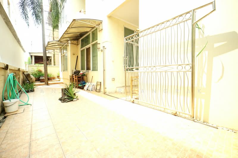 Baan Preecha Rama 2 Ratpattana, Bangkok, Saphan Sung, Saphan Sung, Bangkok, 4 Bedrooms, 291 sqm, Single Detached House For Rent, by Panuwat Ruangrak, 500157792 - DDproperty.com