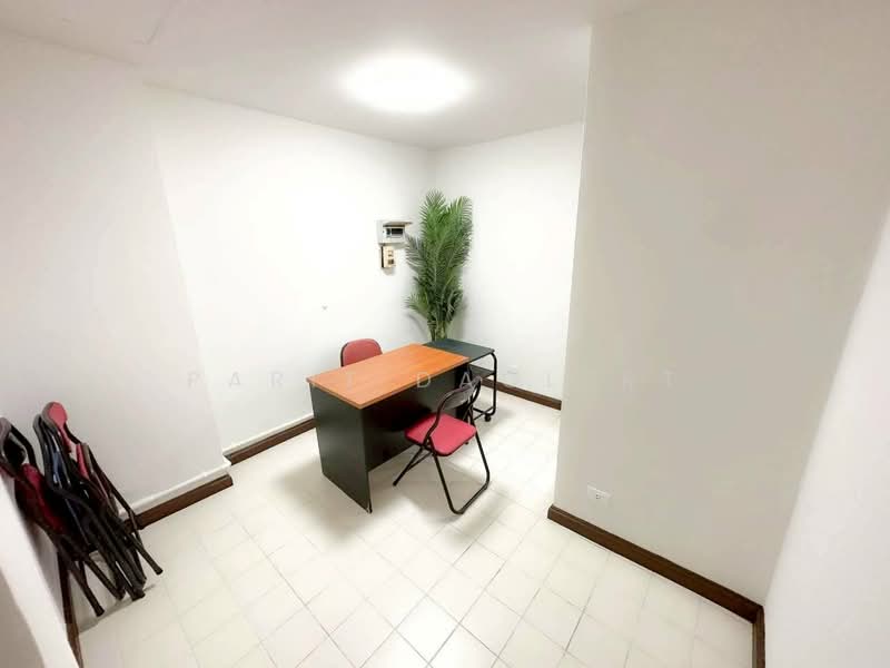 Home avenue 101/1, Bangkok, Bang Chak, Phra Khanong, Bangkok, 4 Bedrooms, 148 sqm, Semi-Detached House (Twin House) For Rent, by Parit Daolert, 500157810 - DDproperty.com