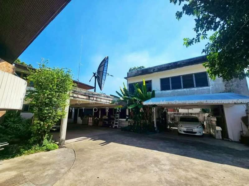 Detached House For Sale, Bangkok, 11 Soi Ramkhamhaeng 11, Hua Mak, Bang Kapi, Bangkok, 5 Bedrooms, 303 sqm, Single Detached House For Sale, by Chomratkamol Soontorntarawong (Gor), 500157820 - DDproperty.com