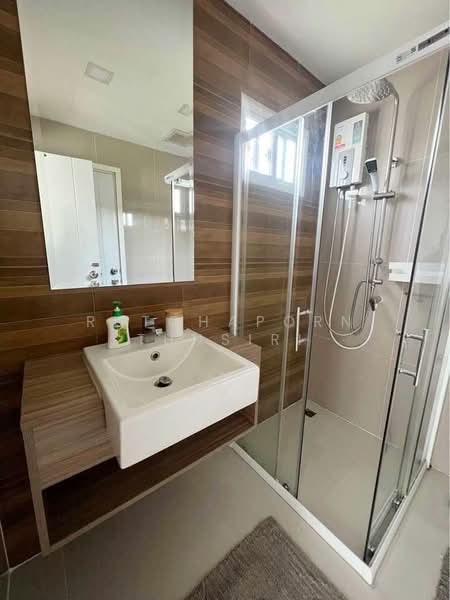 ทาวน์เฮ้าให้เช่า – ใกล้มหาวิทยาลัยพายัพ เพียง 5 นาที ค่าเช่า 17,000 บาท / เดือน No.6H324, Chiang Mai, Nong Pa Krang, Muang Chiang Mai, Chiang Mai, 3 Bedrooms, 110 sqm, Townhouse For Rent, by Rutchaporn Tunsiri, 500157830 - DDproperty.com