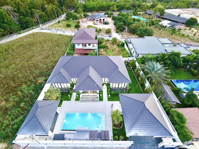 พูลวิลล่า สยามคันทรีคลับ พัทยา, Chon Buri (Pattaya), Nong Pru, Bang Lamung (Pattaya), Chon Buri (Pattaya), 5 Bedrooms, 864 sqm, Single Detached House For Sale, by ปภัชญา ธนัตถ์ภรณ์, 500157868 - DDproperty.com
