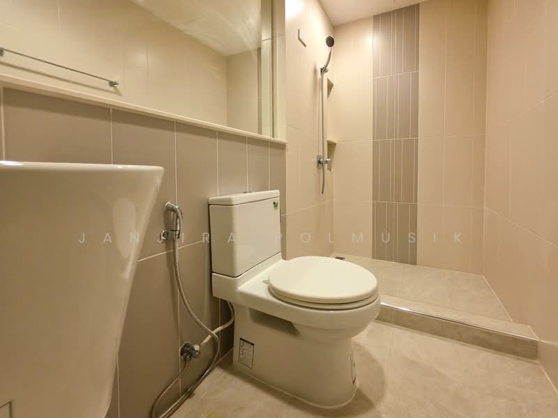 Baan Klang Muang Rama 9-Ramkhmahaeng, Bangkok, Soi Ramkhamhaeng 39, Phlapphla, Wang Thonglang, Bangkok, 3 Bedrooms, 160 sqm, Townhouse For Sale, by Janjira Polmusik, 500157907 - DDproperty.com