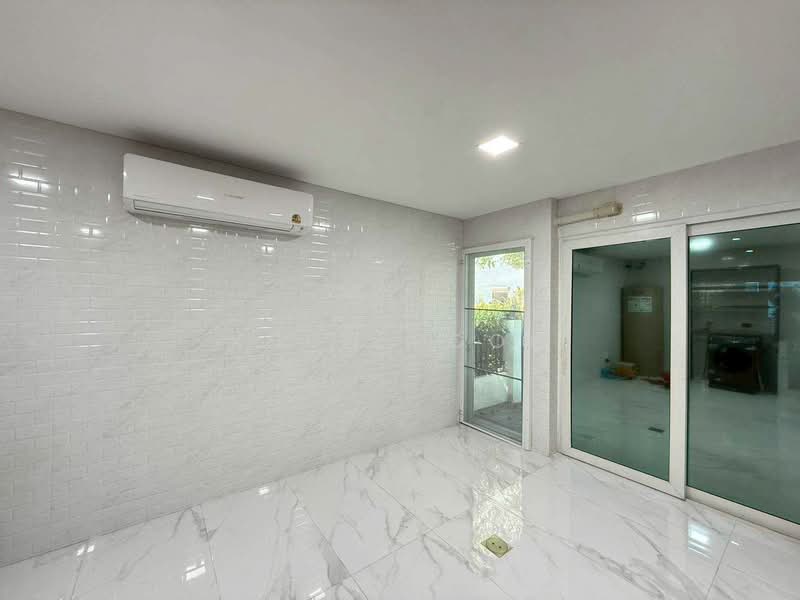 ให้เช่า! ทาวน์โฮม 3 ชั้น ทำเลศักยภาพ เชื่อมต่อบางนา – ศรีนครินทร์ – เทพารักษ์ (SPSSR93), กรุงเทพ, ศรีนครินทร์ – เทพารักษ์, หนองบอน, ประเวศ, กรุงเทพ, 230 ตร.ม., บ้านเดี่ยว ให้เช่า, โดย Khun Poon, 500157908 - DDproperty.com