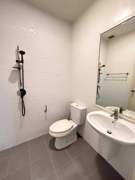 For Rent! 3-Storey Townhome in Prime Location with convenient access to Bangna, Srinakarin, and Thep, Bangkok, ศรีนครินทร์ – เทพารักษ์, Nong Bon, Prawet, Bangkok, 3 Bedrooms, 230 sqm, Single Detached House For Rent, by Khun Poon, 500157908 - DDproperty.com