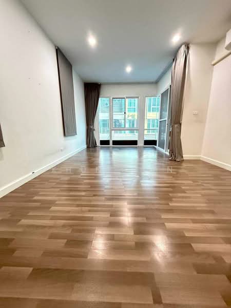 For Rent! 3-Storey Townhome in Prime Location with convenient access to Bangna, Srinakarin, and Thep, Bangkok, ศรีนครินทร์ – เทพารักษ์, Nong Bon, Prawet, Bangkok, 3 Bedrooms, 230 sqm, Single Detached House For Rent, by Khun Poon, 500157908 - DDproperty.com