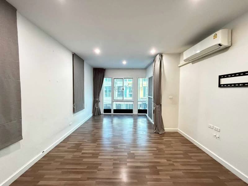 For Rent! 3-Storey Townhome in Prime Location with convenient access to Bangna, Srinakarin, and Thep, Bangkok, ศรีนครินทร์ – เทพารักษ์, Nong Bon, Prawet, Bangkok, 3 Bedrooms, 230 sqm, Single Detached House For Rent, by Khun Poon, 500157908 - DDproperty.com