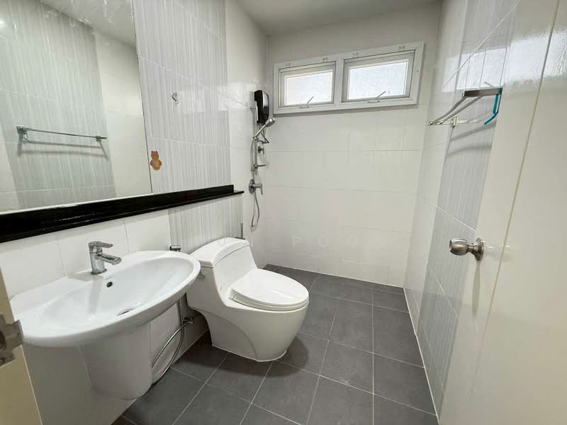 For Rent! 3-Storey Townhome in Prime Location with convenient access to Bangna, Srinakarin, and Thep, Bangkok, ศรีนครินทร์ – เทพารักษ์, Nong Bon, Prawet, Bangkok, 3 Bedrooms, 230 sqm, Single Detached House For Rent, by Khun Poon, 500157908 - DDproperty.com