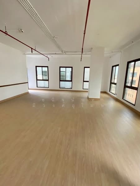 Office Space 117 sqm near MRT Sutthisan, Bangkok, รัชดาภิเษก 20, Samsen Nok, Huai Khwang, Bangkok, , 117 sqm, Office Space For Rent, by Chanitnun Mewongukote, 500157945 - DDproperty.com